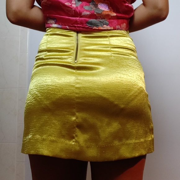 UO Silence + Noise Kelly Shiny Mini Skirt - Picture 3 of 4